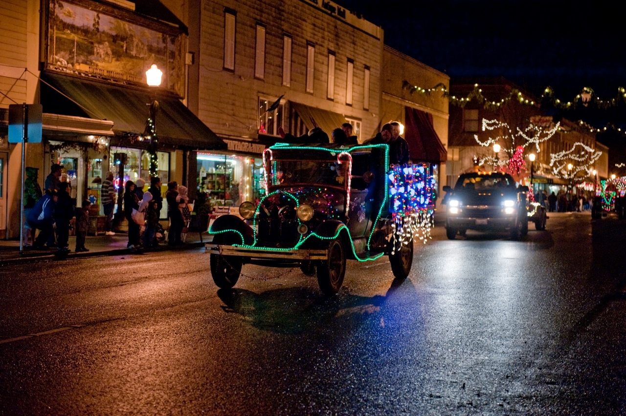 Centralia’s Lighted Tractor Parade Lights Up the Holiday Season